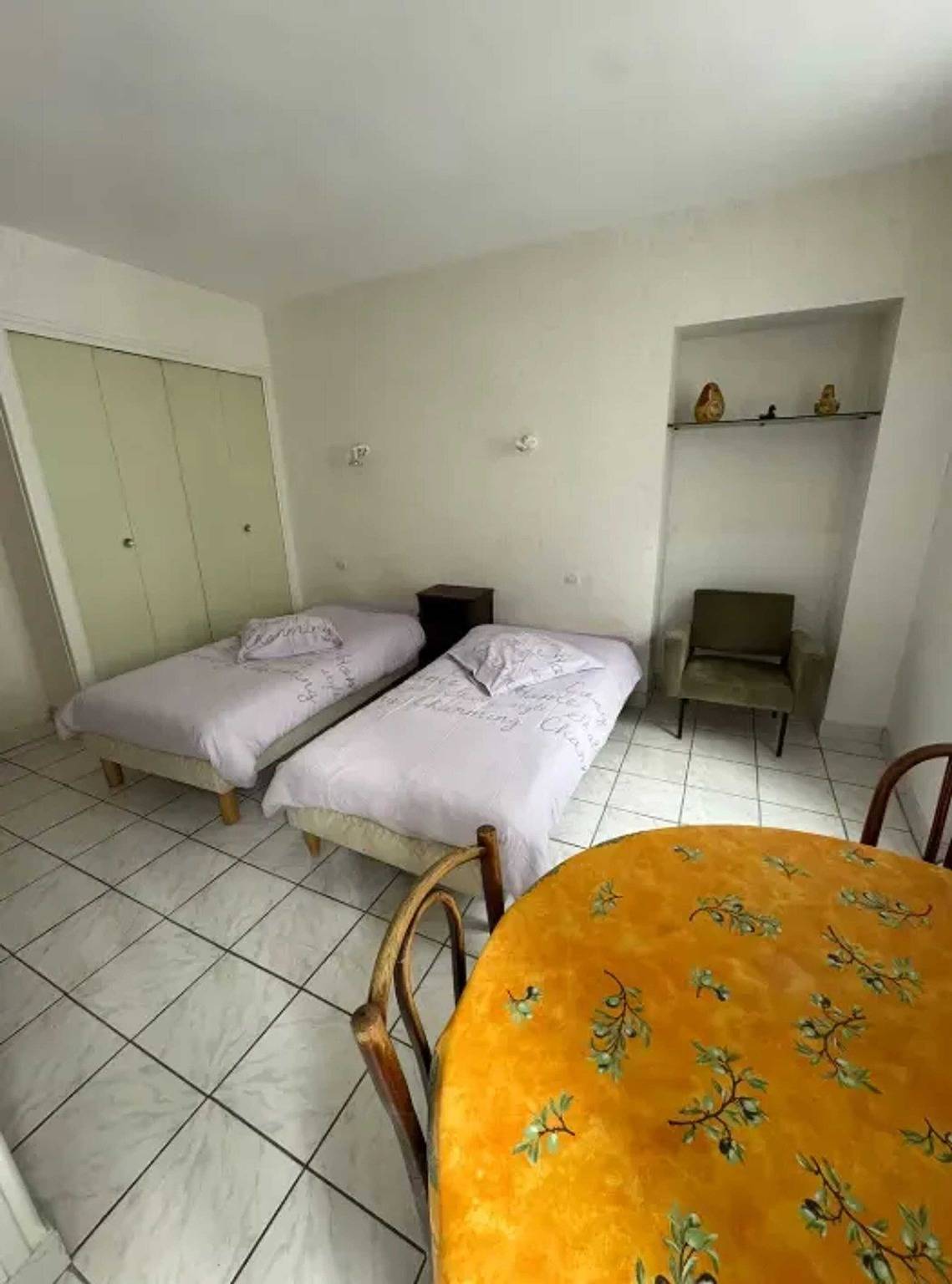 Estudio entero, Estudio encantador en Néris-les-Bains de 20 m² in Néris-les-Bains, Región de Montluçon