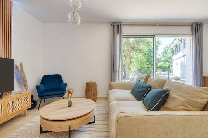 Location de vacances pour 6 personnes, avec vue et jardin dans Plage du Betey - 4