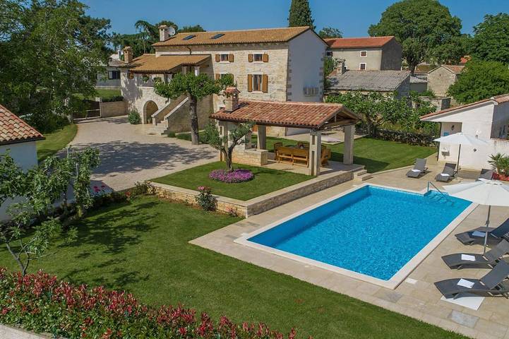 Ferienhaus für 7 Personen, mit Pool