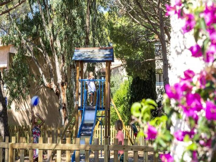 Gîte pour 5 personnes, avec piscine et sauna, adapté aux familles dans Boulouris - 4