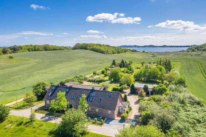 Ferienwohnung für 4 Personen, mit Terrasse und Garten sowie Sauna und Ausblick in Lancken-Granitz