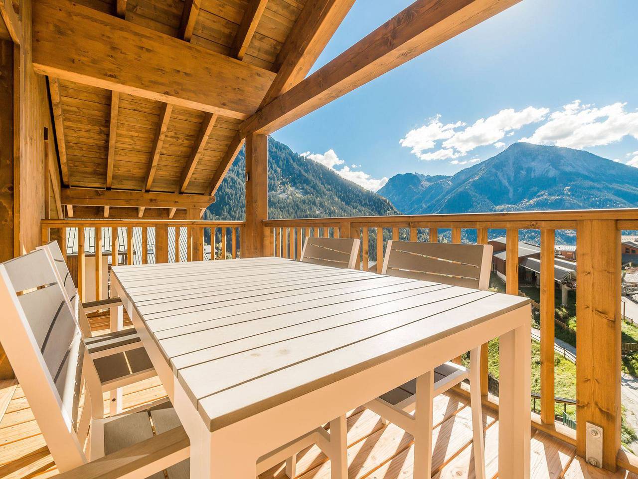 Entire apartment, 4* Apartment for 6 with Wifi, at the foot of the slopes in Champagny-en-Vanoise, Vanoise National Park