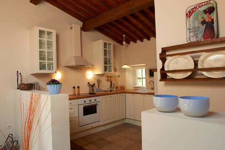 Gîte pour 6 personnes, avec Terrasse et Jardin ainsi que Piscine et Vue à Vénéjan - 2