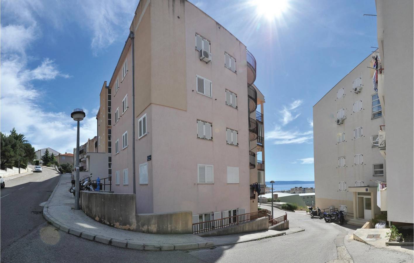 Appartement de vacances entier, Appartement confortable avec vue sur la mer à Makarska, avec Wi-Fi et terrasse in Makarska, Makarska riviera