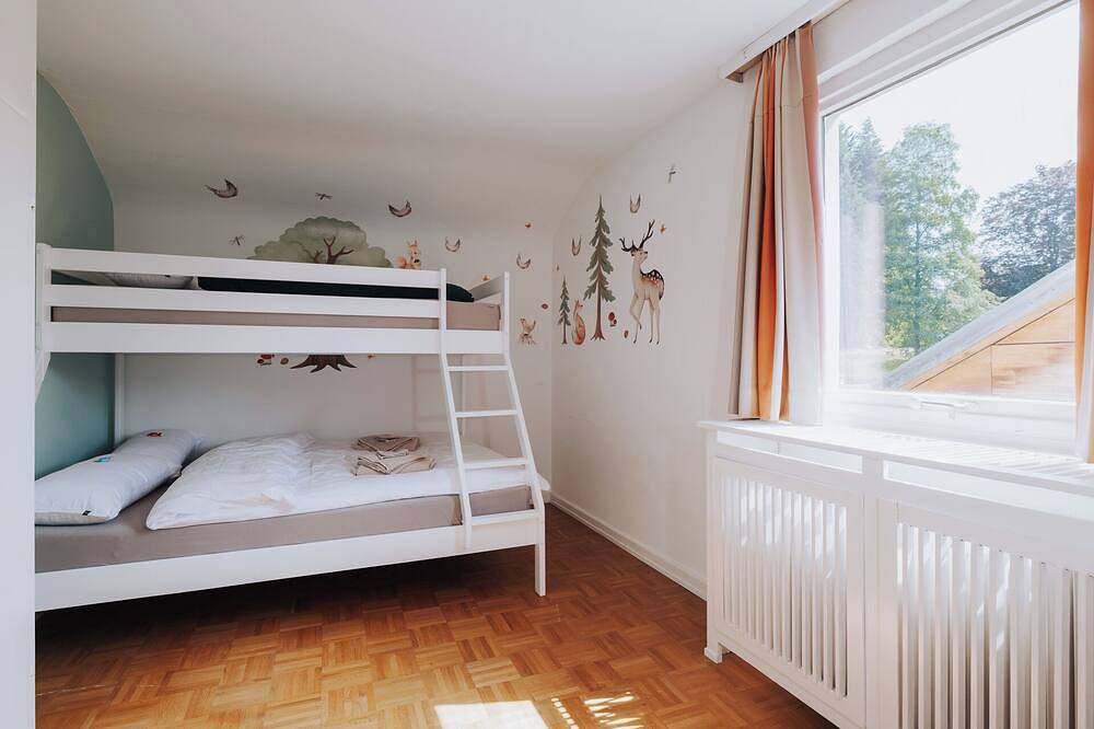 Stylish vacation home with fenced garden, private sauna and whirlpool in Feldberg (Schwarzwald), Feldberg