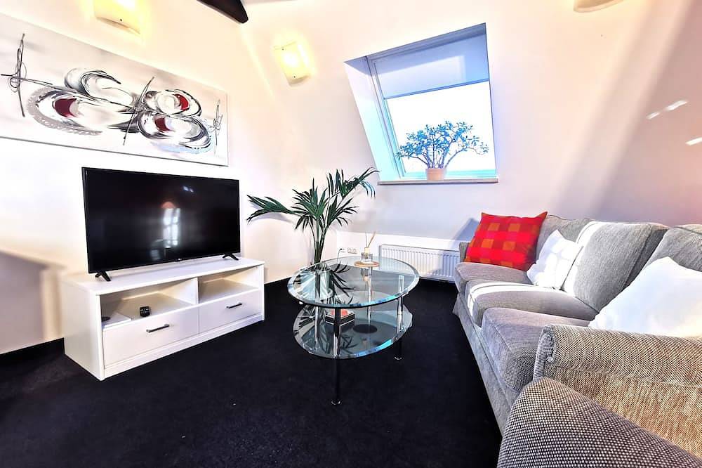 Ganze Wohnung, Stilvoll Wohnen im 45m² Dachgeschoss-Apartment für 1-2 Personen in Ahrensburg, Kreis Stormarn