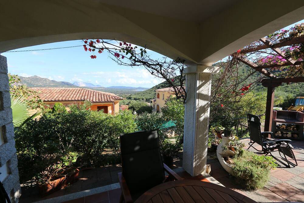 Ferienhaus mit Garten, ruhige Lage mit schönem Blick auf  Meer und Tavolara in Lu Lioni, San Teodoro
