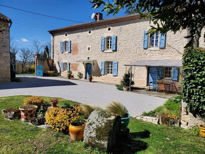 Location de vacances pour 8 personnes, avec Terrasse ainsi que Jardin et Vue dans Fénols