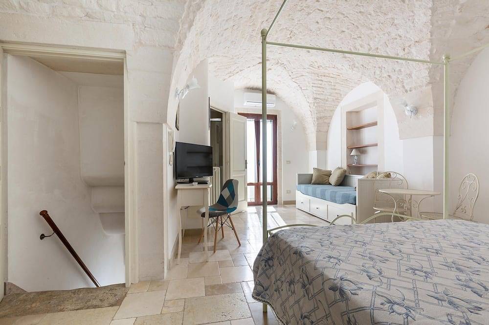 Entire apartment, Dimora Bellargo by Barbarhouse in Martina Franca, Taranto Province