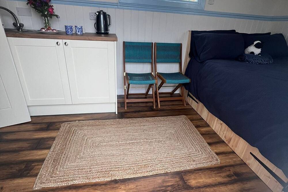 Wee Shepherds Hut Maybole Try country living for your next short break. in Firth Of Clyde