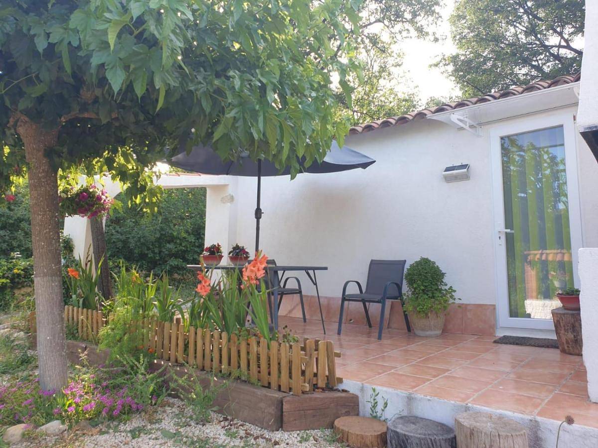 Double Room with Terrace in Saint-Martin-de-Brômes, Alpes-de-Haute-Provence