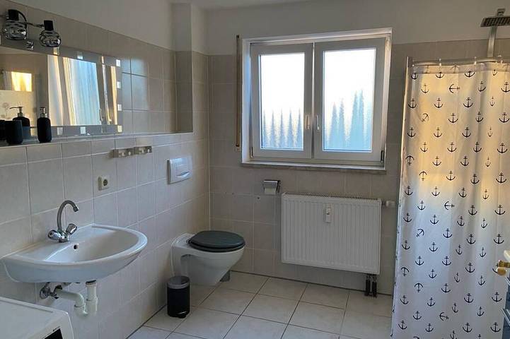 Ganze Wohnung, Sonnige Wohnung mit Balkon. in Eppingen, Kraichgau