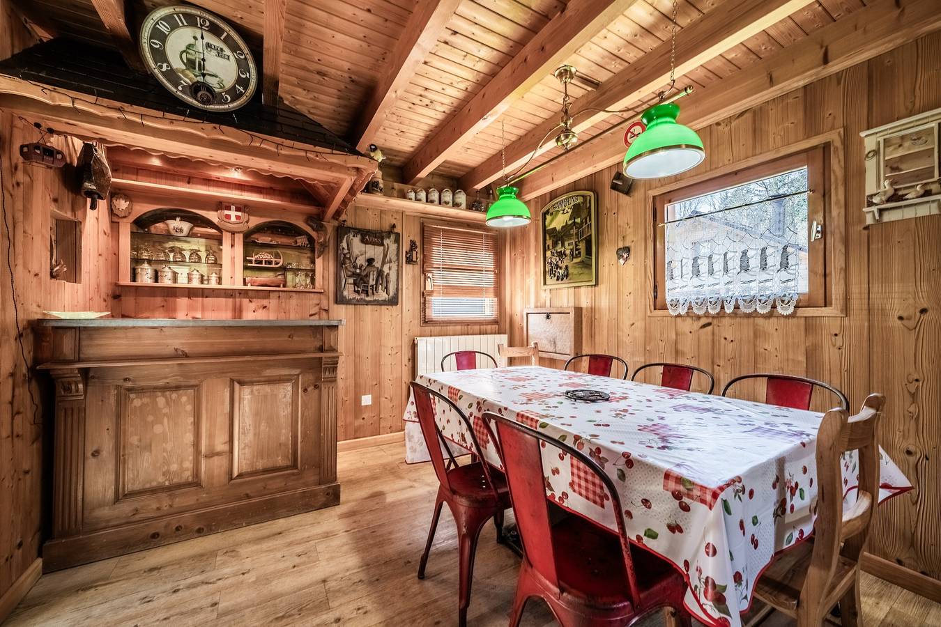 Chalet "6p Classic - L'Érable" with Mountain View, Private Terrace & Wi-Fi in Verchaix, Bonneville region