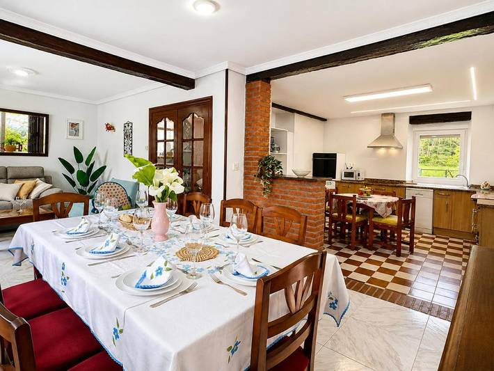 Apartamento para 8 personas, con Balcón además de Jardín y Vistas en Bárcena de Cicero