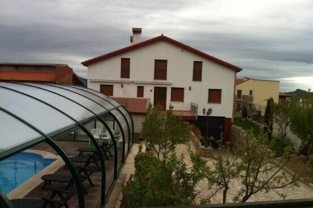 Casa Rural Refugio La Covatilla Iii 65m2 in La Hoya, Provincia de Salamanca