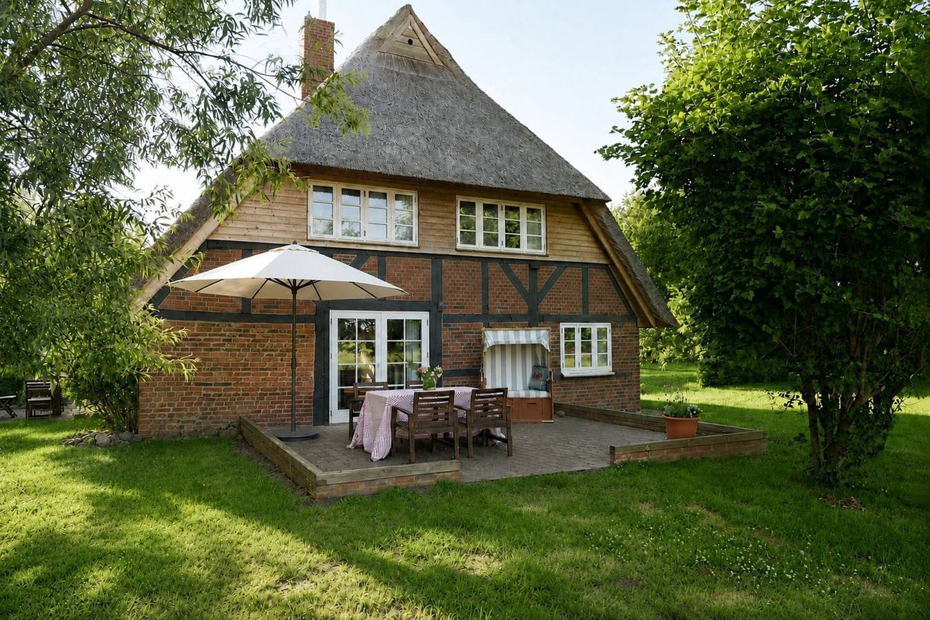Romantisches Cottage unter Reet inmitten der Natur in Behrensdorf, Südliche Ostseeküste