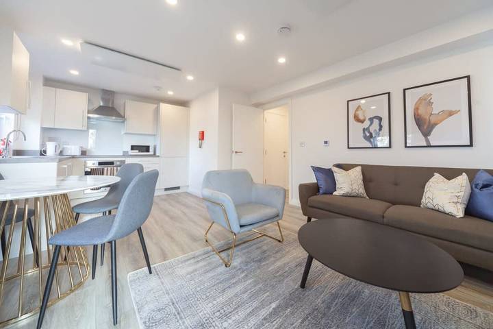 Entire apartment, 2Br Apartment near Ashford Town | Balcony & WiFi in Ashford, Ashford region