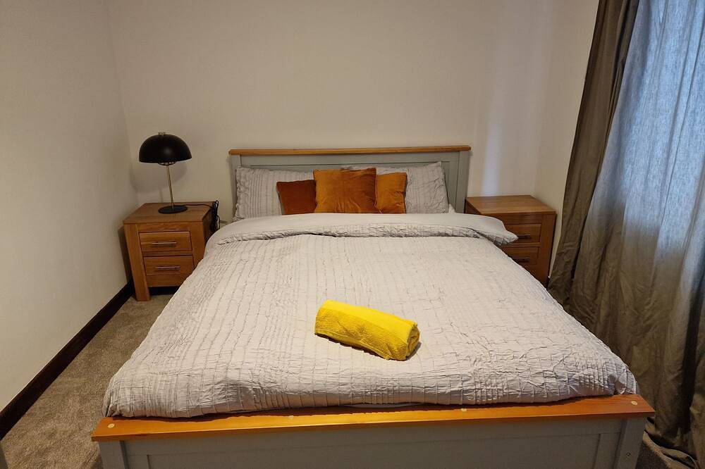 Entire apartment, 2 bedroom serviced apartment in Surrey in Guildford, Surrey