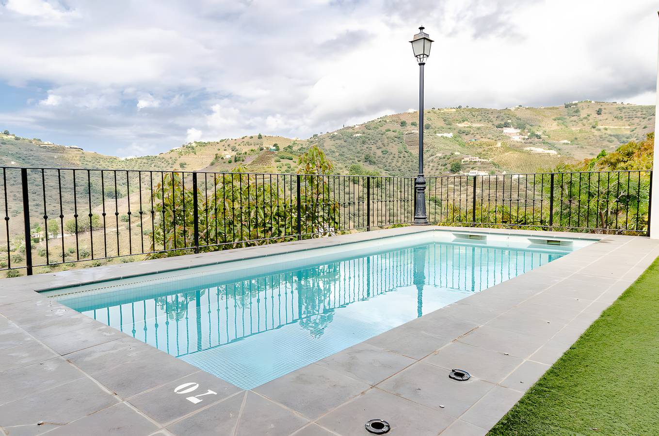 Villa 'Jema' avec vue sur la mer, piscine privée et climatisation in Torrox, Costa del Sol