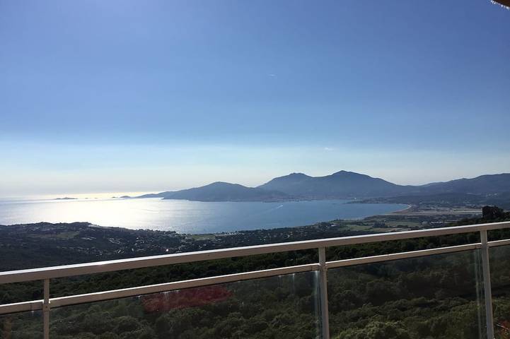 Maison d’hôte pour 2 personnes, avec jardin ainsi que piscine et terrasse en Corse