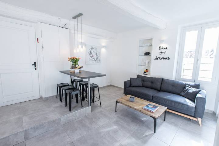 Gîte pour 3 personnes, avec balcon, adapté aux familles dans Cinema Les Arcades Ales