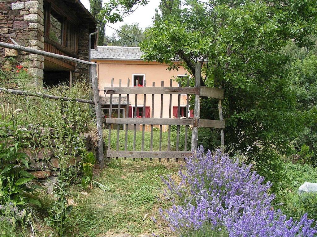 Chambres et table d'hôtes du Mas de Trape - Chambre du meunier in Ayguatébia-Talau, Région de Prades