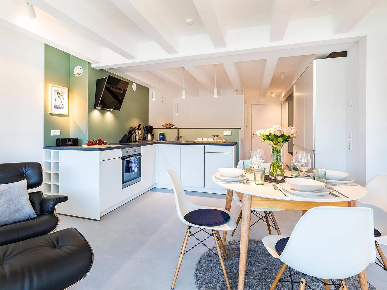 Ganze Wohnung, Fewo Strandhafer: Design-Ferienwohnung 95 m², 2 Terrassen mit Meerblick in Prora, Binz