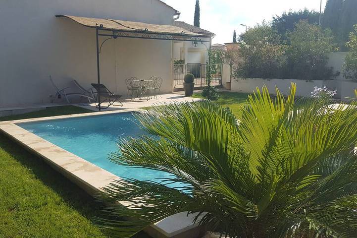 Villa pour 6 personnes, avec jardin ainsi que terrasse et jacuzzi