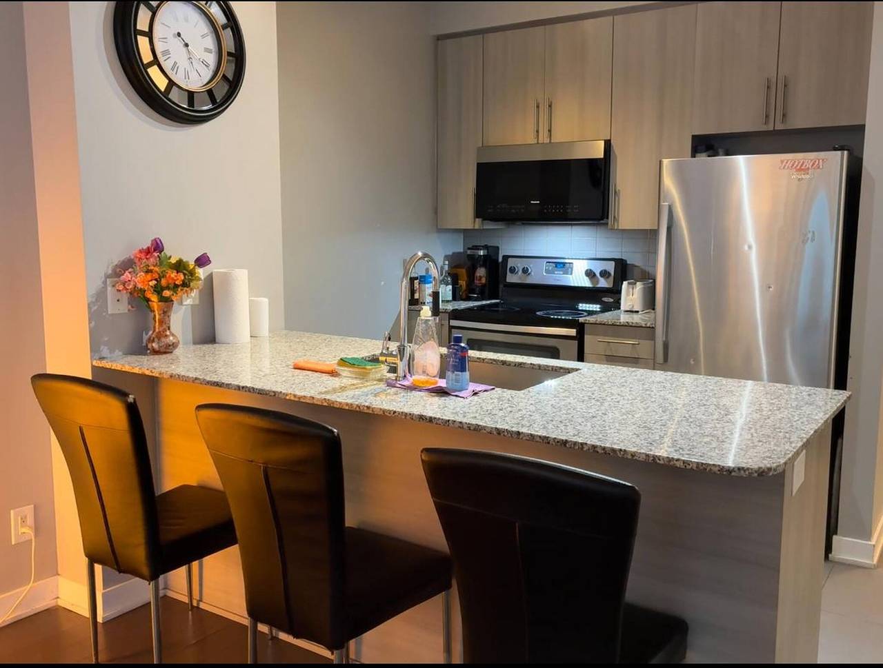 Apartamento vacacional entero, Amplio y acogedor condominio de 2 dormitorios en Square Ones Misissauga in Mississauga (Ontario), Lago Ontario (Kanada)