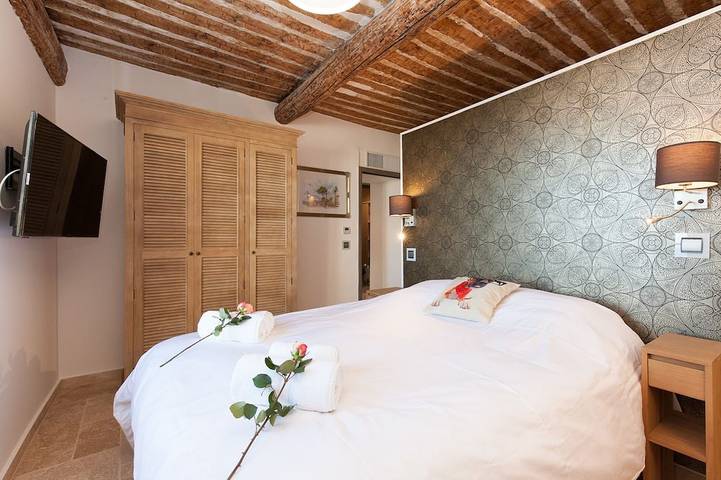 Ganze Wohnung, Sea View Retreat · Old Town Antibes · 3Br Home with Terrace & Jacuzzi in Antibes, Mittelmeerküste (Frankreich)