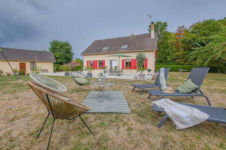 Gîte pour 6 personnes, avec Terrasse ainsi que Jardin et Piscine
