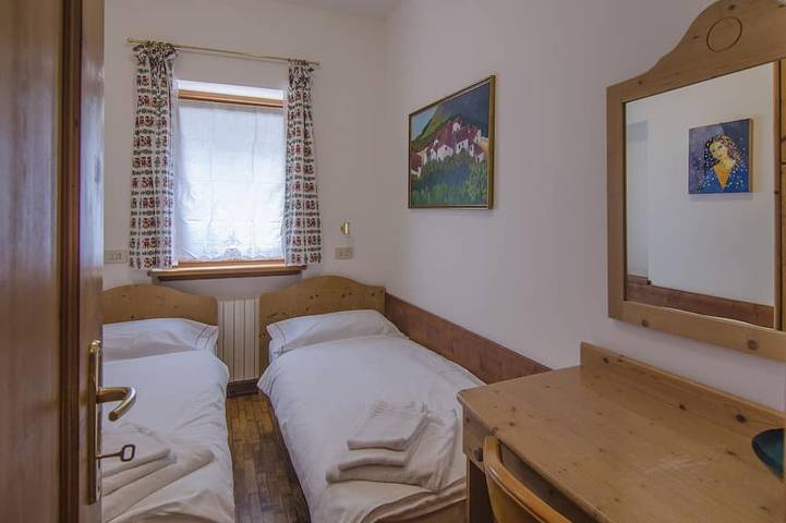 Ganze Wohnung, Ground floor flat with a small terrace in the heart of San Vito di Cadore in San Vito di Cadore, Dolomiti Superski