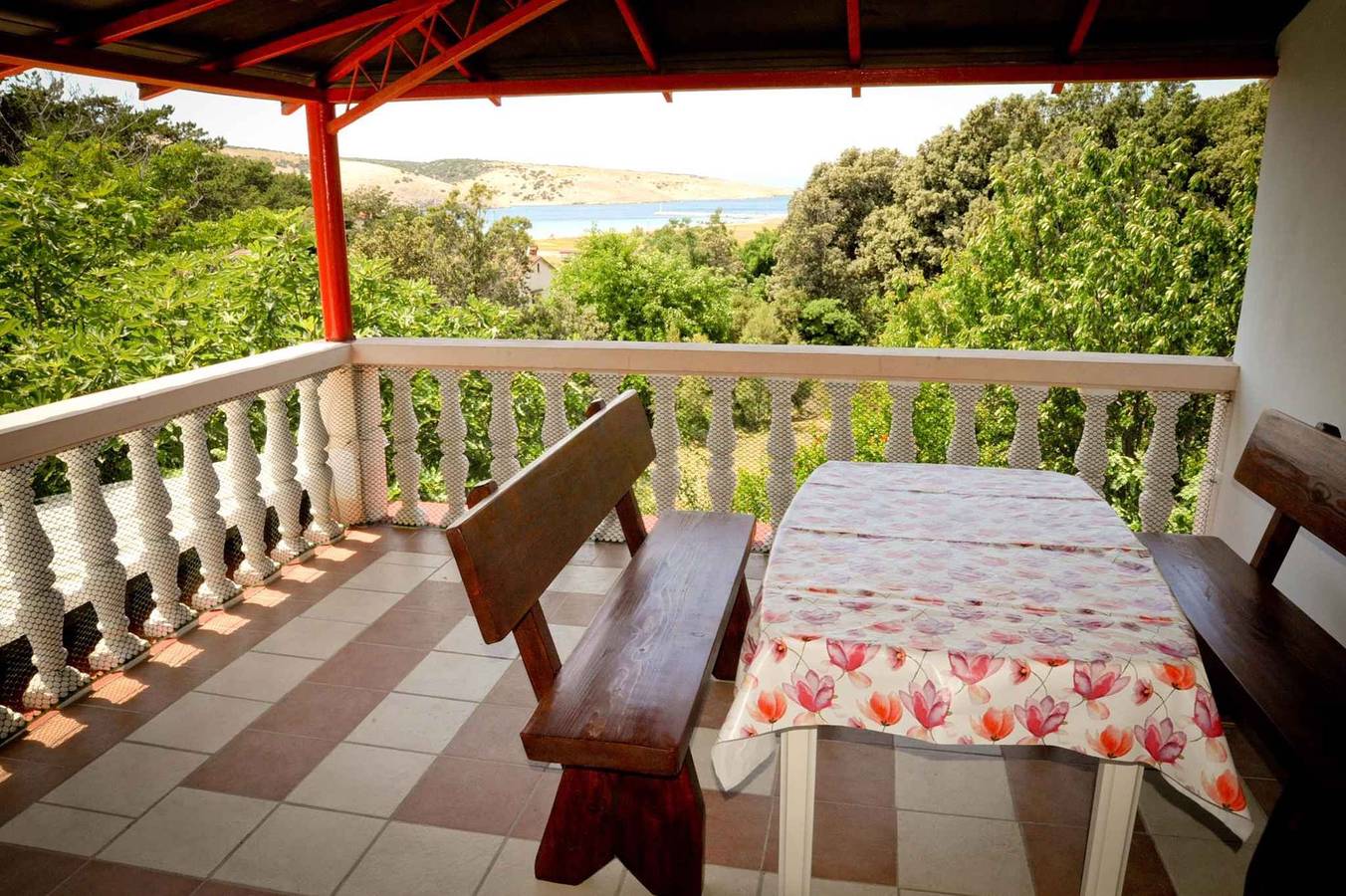 Ganze Ferienwohnung, Ferienwohnung mit Terrasse und Internet  in Lopar, Rab