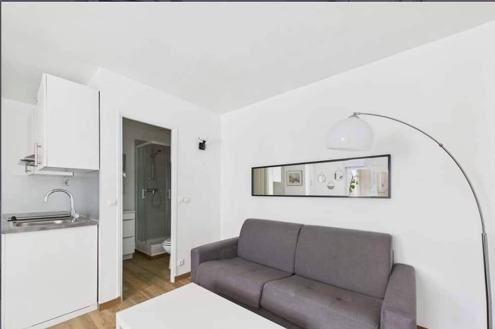 Ganze Wohnung, Cosy studio with private courtyard - Saint-Cloud in Domaine national de Saint-Cloud, Saint-Cloud