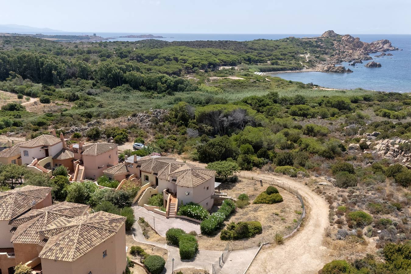 Appartamento intero, Appartamento 'Calarossa Beach House' con Vista Mare, Wi-Fi e Aria Condizionata in Trinità d'Agultu e Vignola, Gallura