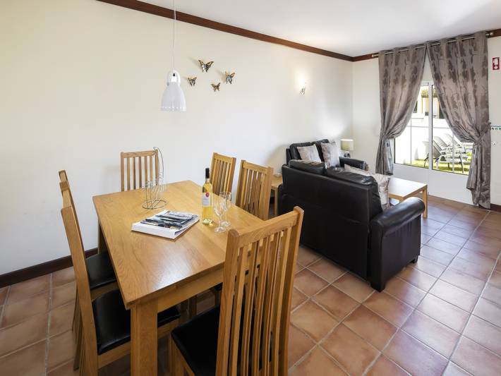 Ferienhaus für 4 Personen, mit Balkon und Pool sowie Garten, kinderfreundlich in Lagoa - 3