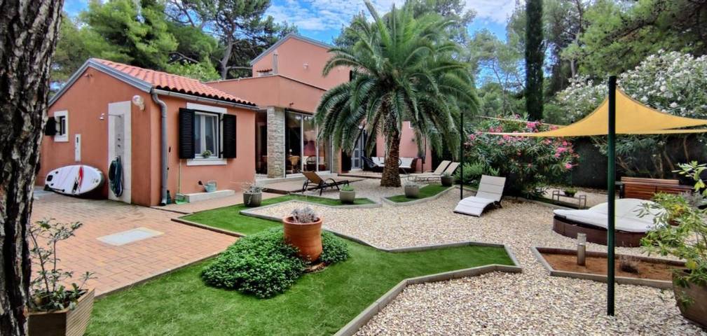 Villa pour 6 personnes, avec jardin et vue à Mali Losinj