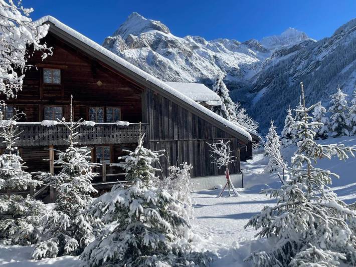Chambre d’hôte pour 2 personnes, avec sauna ainsi que jardin et jacuzzi dans Gsteig bei Gstaad