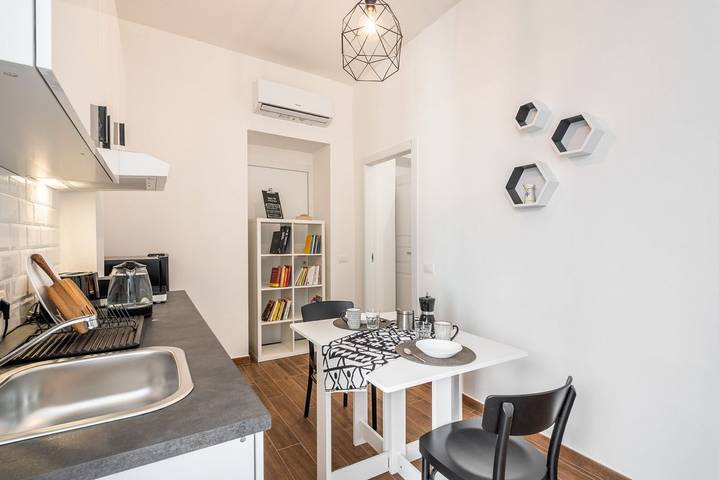Ganze Wohnung, Ferienwohnung für 2 Personen mit Balkon/Terrasse in Sant'Alenixedda, Cagliari