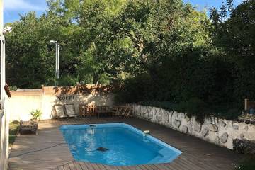 Location de vacances pour 6 personnes, avec balcon et jardin à Auriol