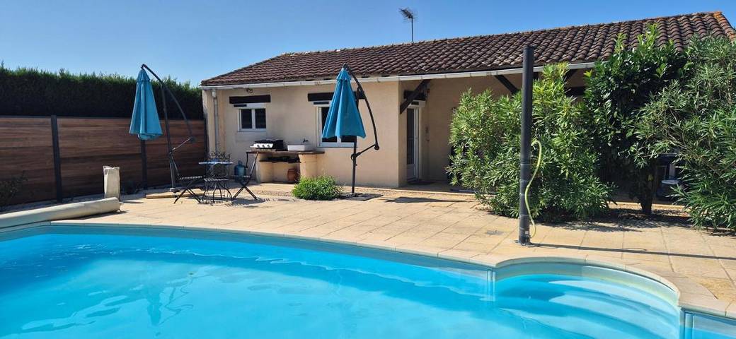 Location de vacances pour 11 personnes, avec terrasse et piscine à Cours-de-Pile - 2