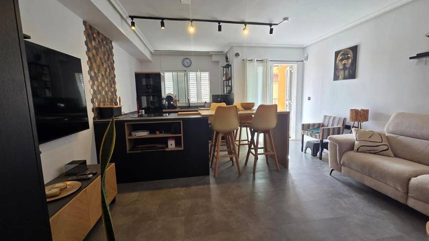 Apartamento de vacaciones para 7 personas, con vistas además de balcón y piscina - 1