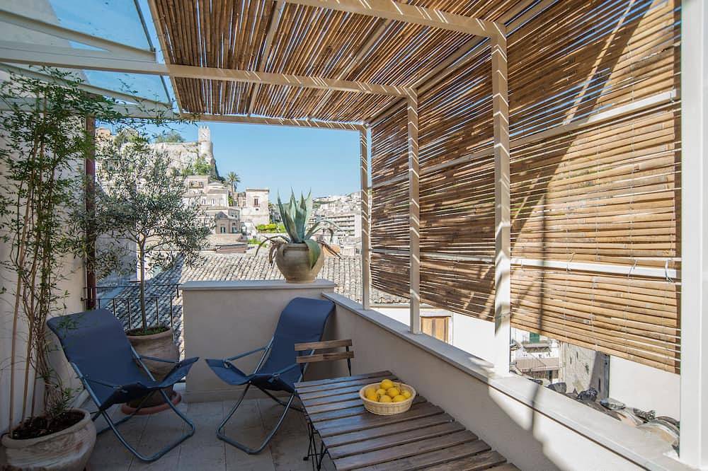 Entire apartment, Palazzo degli Olivi - La Terrazza studio on Modica in Modica (town), Modica
