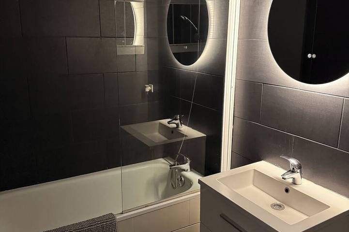 Appartement entier, 40 m2 appartement in the heart Of Paris in Paris, Île de France