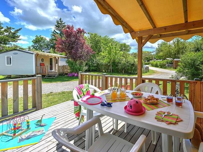 Camping pour 4 personnes, avec bassin pour enfant dans Auvergne-Rhône-Alpes - 2