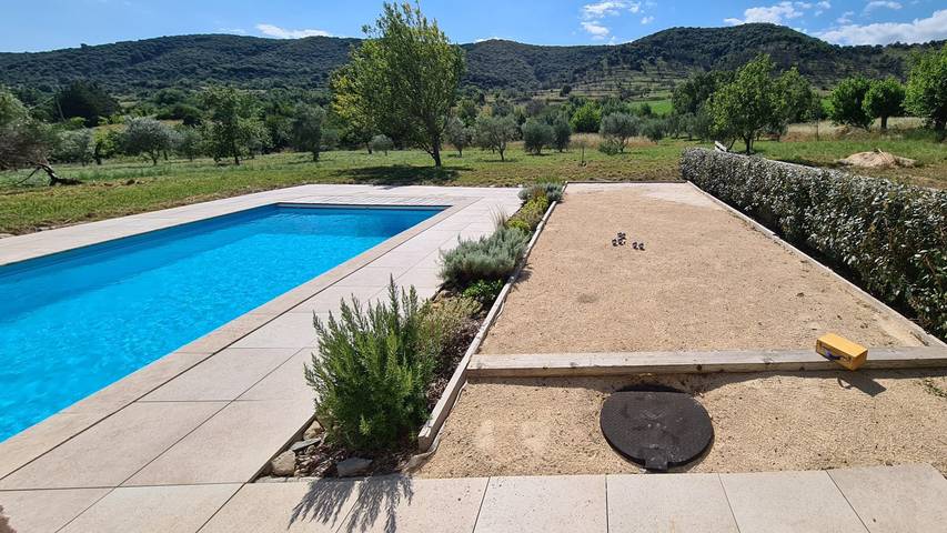 Gîte pour 4 personnes, avec piscine ainsi que terrasse et jardin à Lagorce - 2