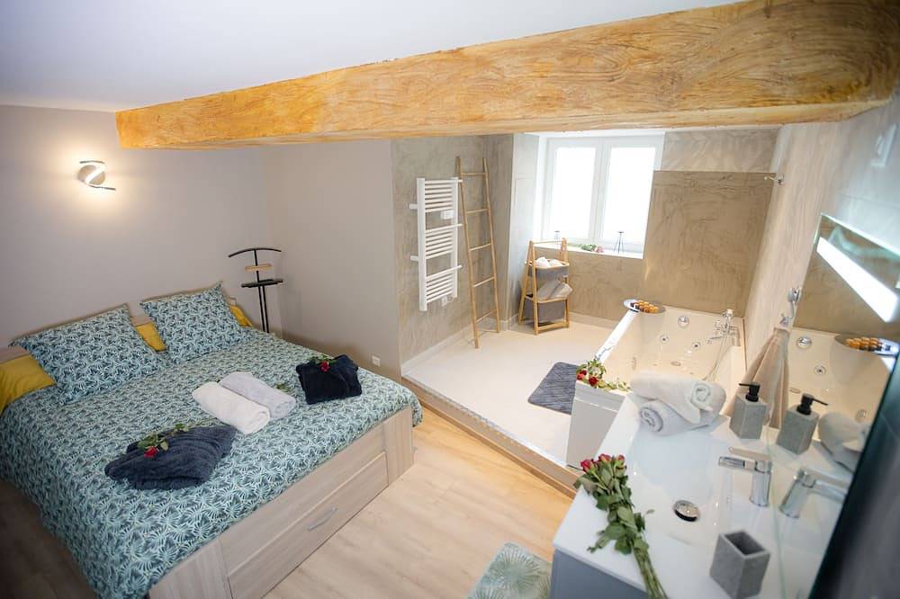 Entire apartment, ♥︎ Private Jacuzzi / Wifi / 4K Uhd Tv / Netflix… ♥︎ in Saint-Jean-Bonnefonds, Pilat Regional Nature Park
