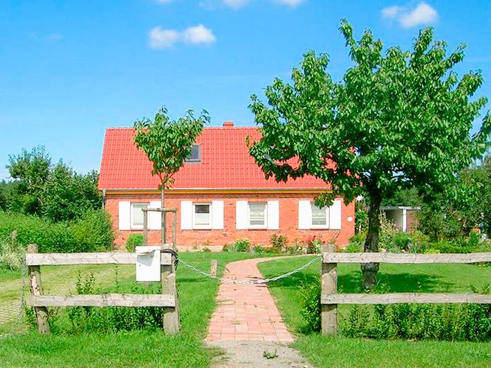 Ferienhaus für 8 Personen, mit Balkon und Terrasse sowie Garten in Alt Bukow