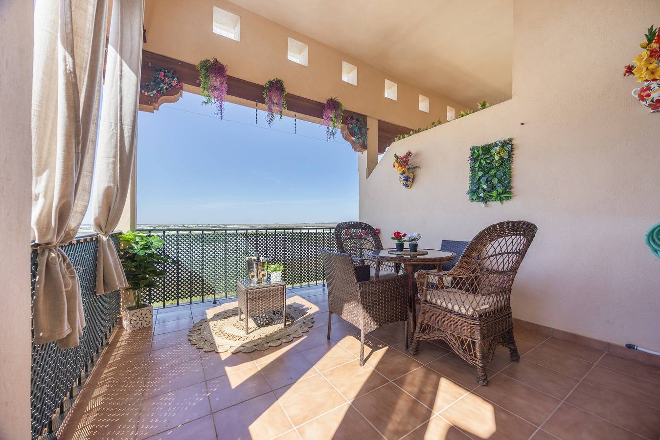 Apartamento entero, 'Sanlúcar Club Terraza & Piscina de Verano' Vistas al Coto Doñana in Sanlúcar de Barrameda, Costa de la Luz