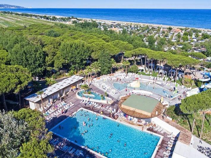 Camping pour 4 personnes, avec bassin pour enfant